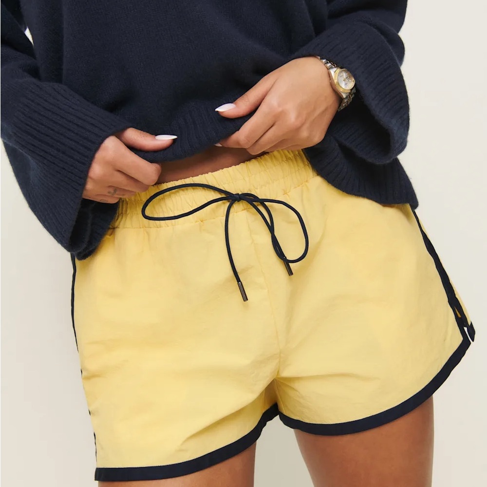 Reformation Martin Short Yellow - Size M